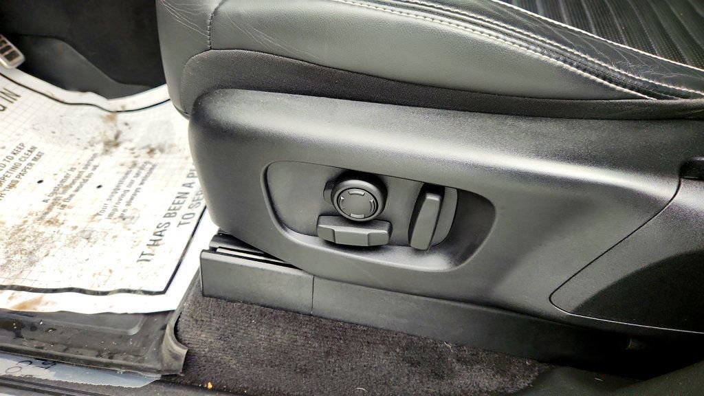 Used 2023 Land Rover Discovery HSE R-Dynamic image 12