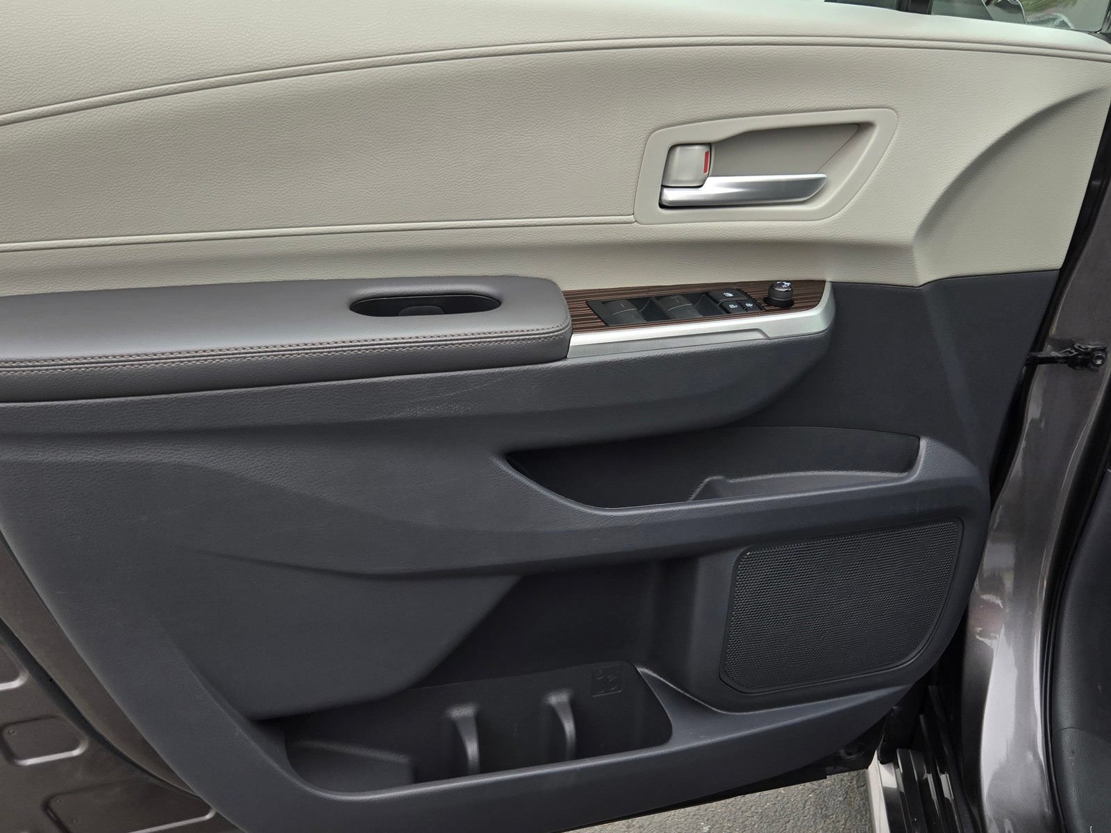 Certified 2021 Toyota Sienna XLE w/ XLE Plus Package AWD/4WD image 9