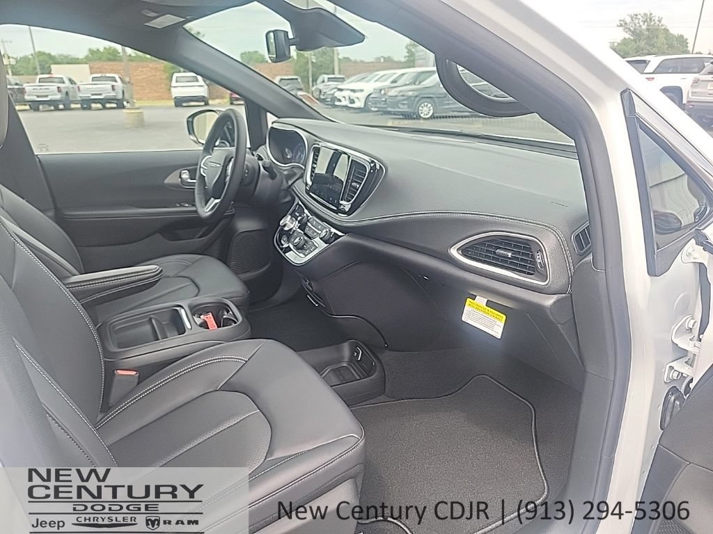 New 2027 Chrysler Pacifica Select FWD image 25