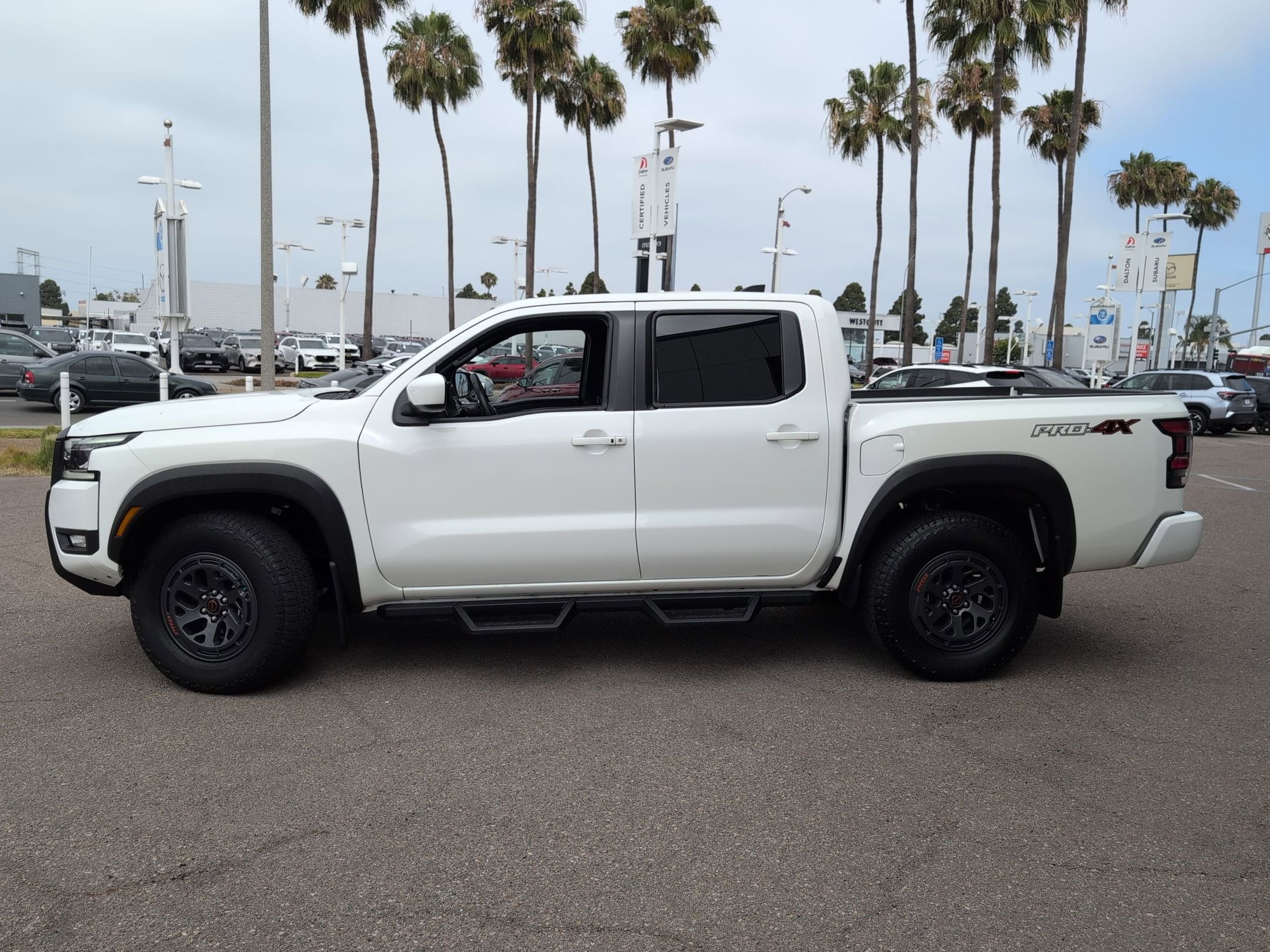 Used 2025 Nissan Frontier PRO-4X AWD/4WD image 4