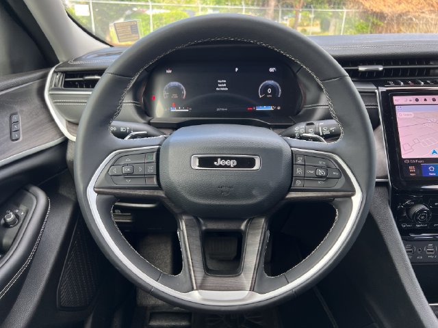 Used 2024 Jeep Grand Cherokee L Limited AWD/4WD image 19