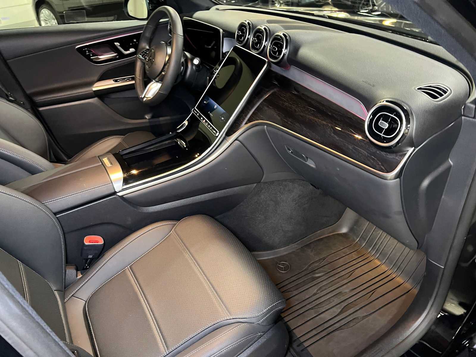 Used 2026 Mercedes-Benz GLC 300 4MATIC image 11