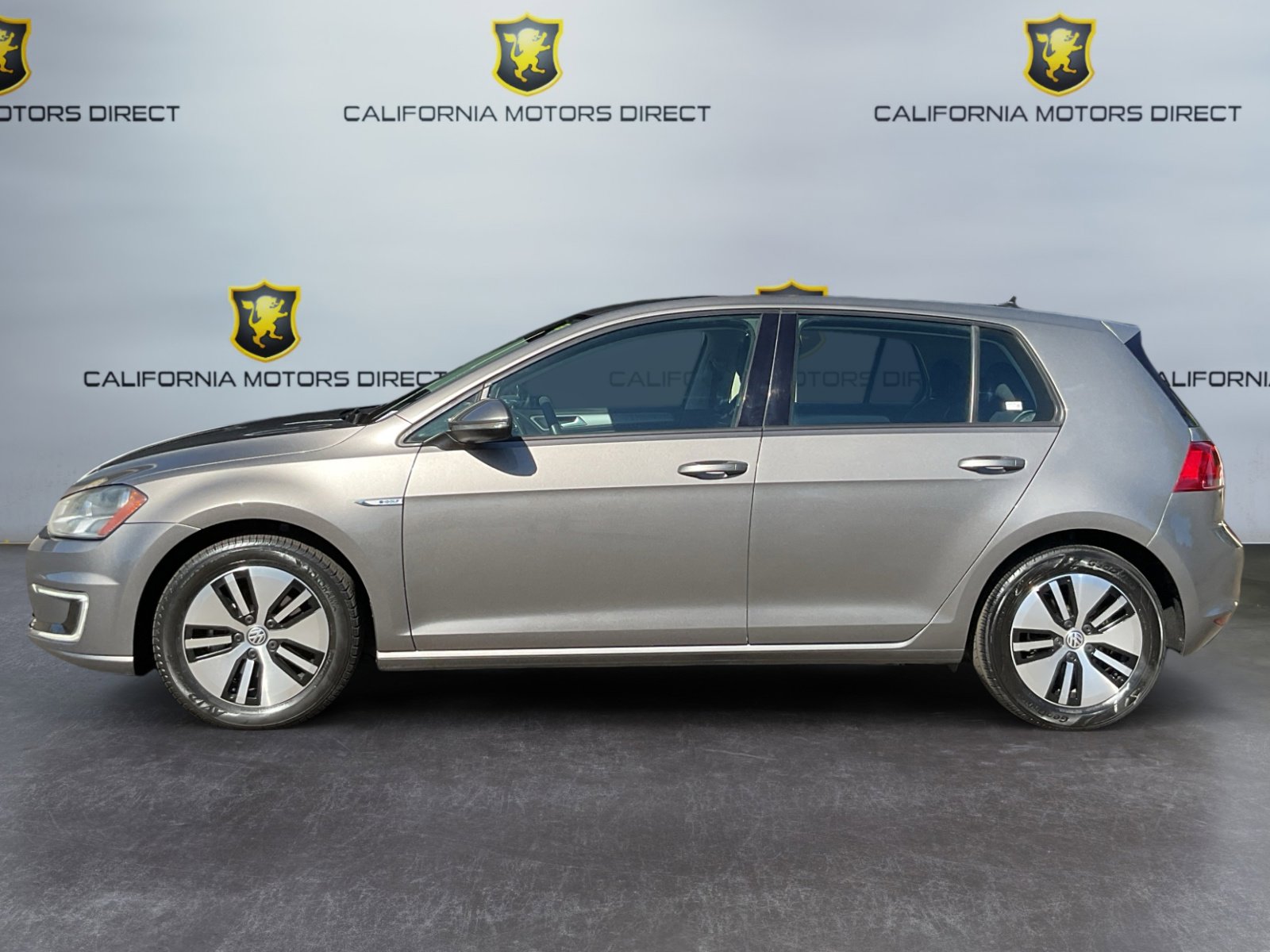 Used 2016 Volkswagen e-Golf SE w/ DC Fast Charging Package image 8