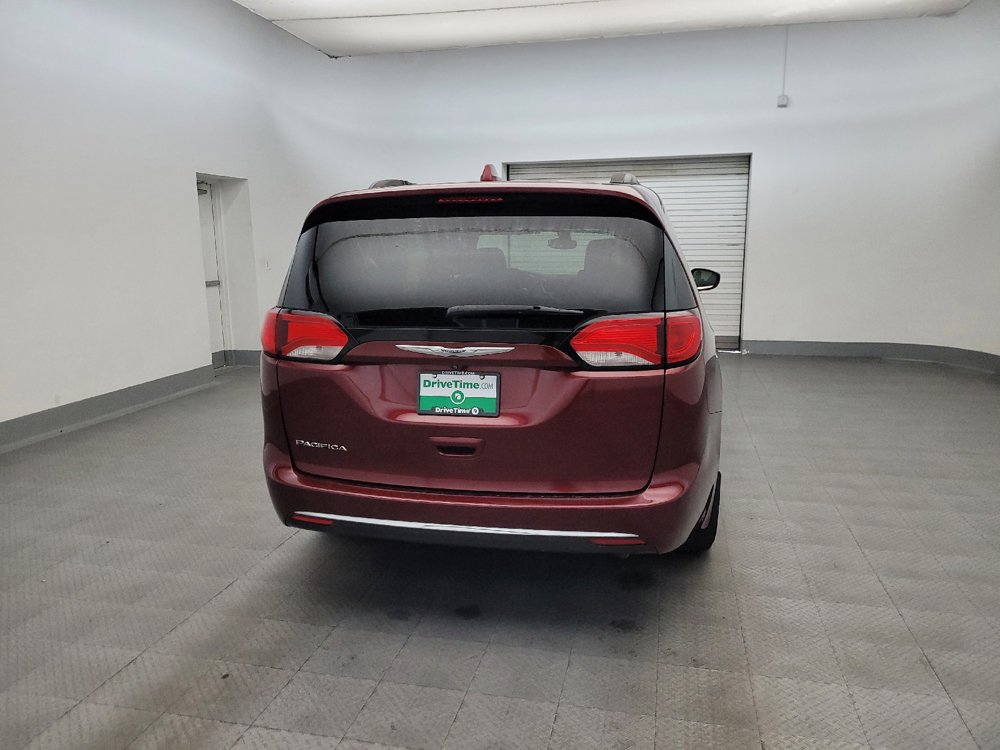 Used 2017 Chrysler Pacifica Touring-L w/ 13 Speaker Alpine Sound Group FWD image 7
