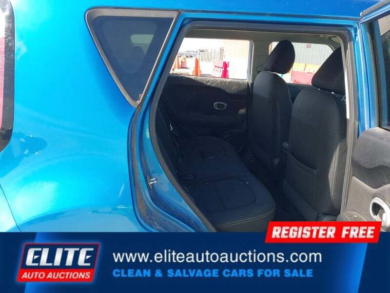 Used 2016 Kia Soul + w/ Designer's Package FWD image 15