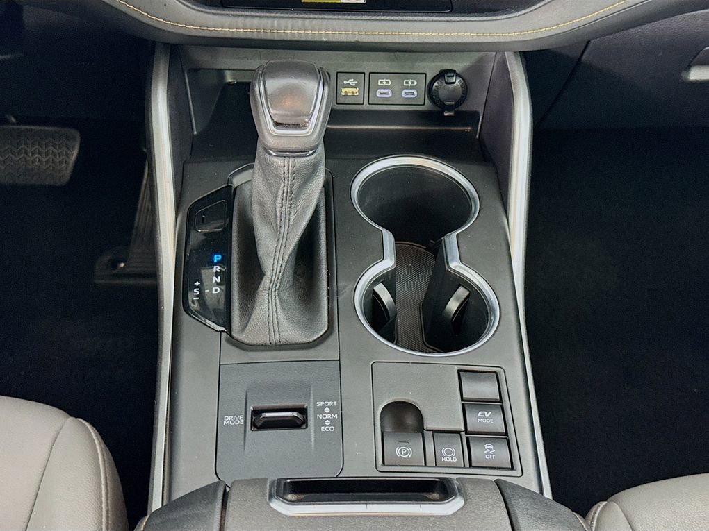 Used 2023 Toyota Highlander Bronze Edition image 40