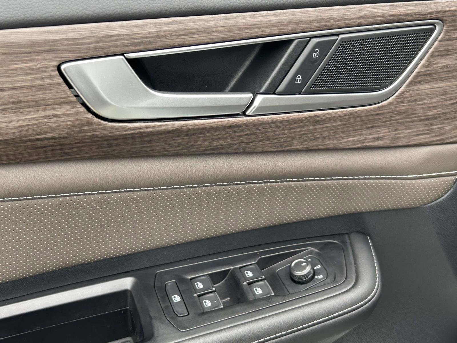 Used 2025 Volkswagen Atlas SEL image 22