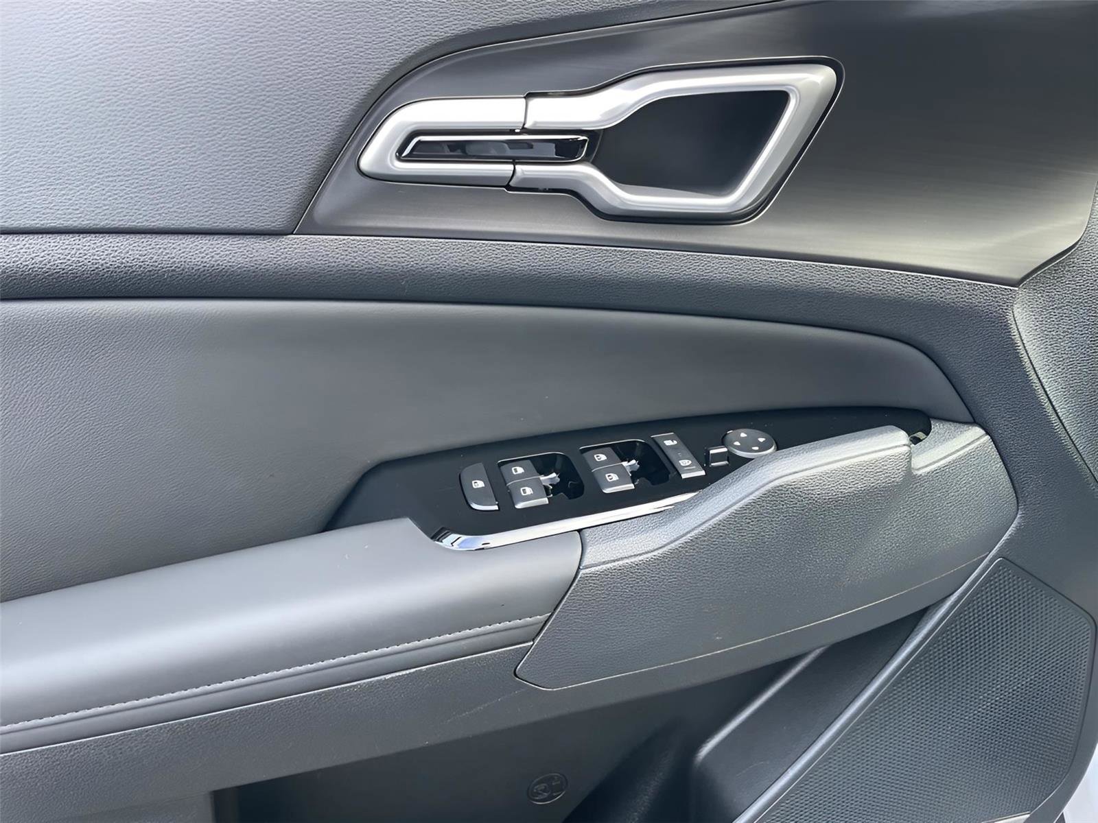 Used 2025 Kia Sportage EX image 24