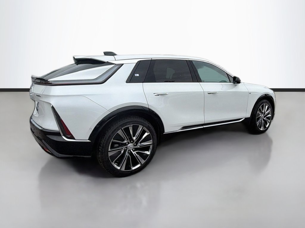 Certified 2025 Cadillac Lyriq Luxury w/ LPO, Floor Liner Package AWD/4WD image 5