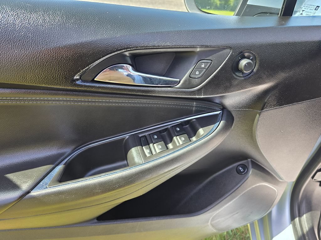 Used 2017 Chevrolet Cruze Premier FWD image 12