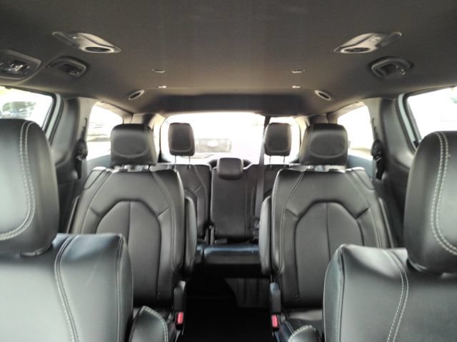 Used 2025 Chrysler Pacifica Select FWD image 36