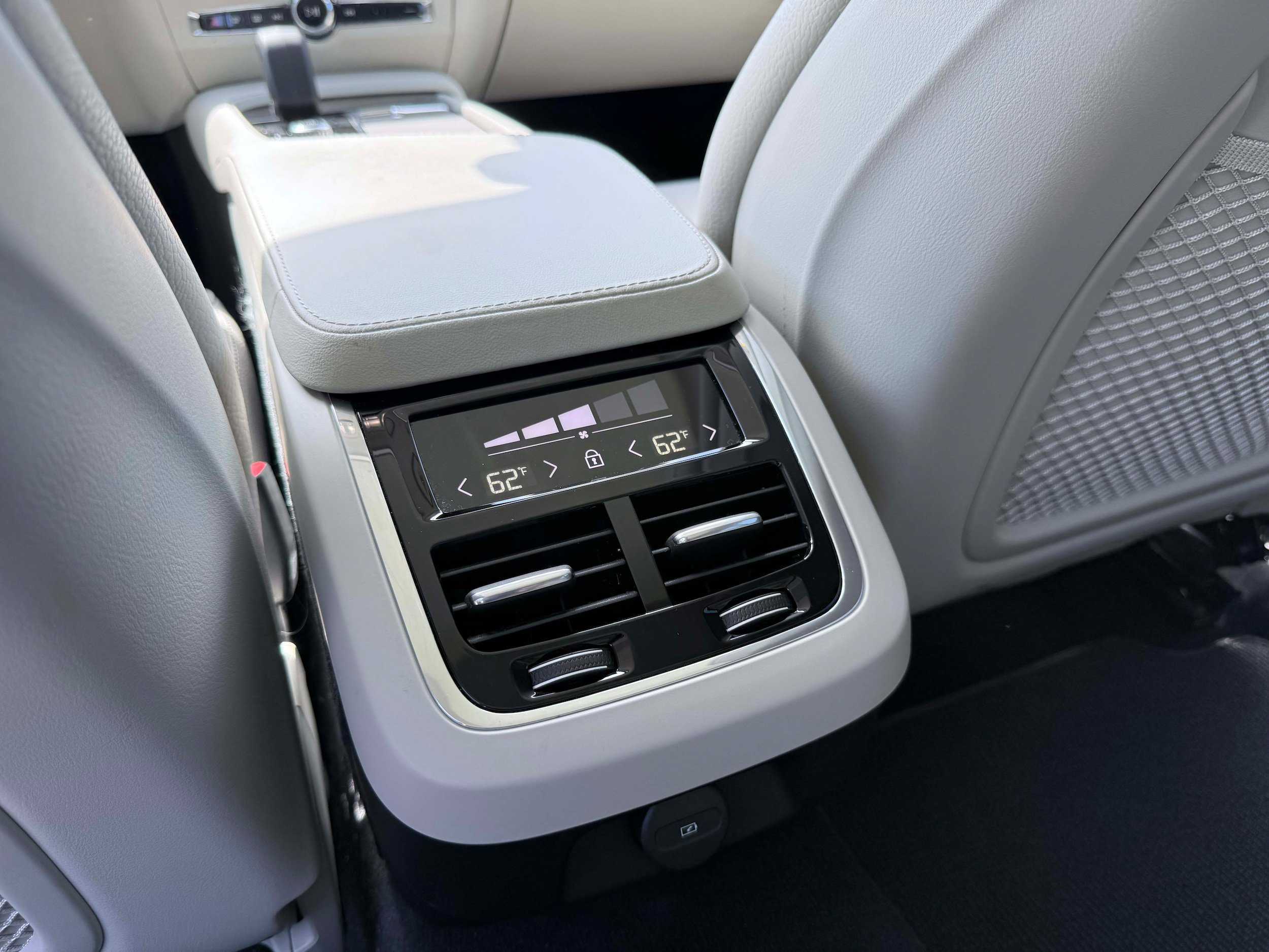 Certified 2025 Volvo V90 B6 Cross Country Plus AWD/4WD image 13
