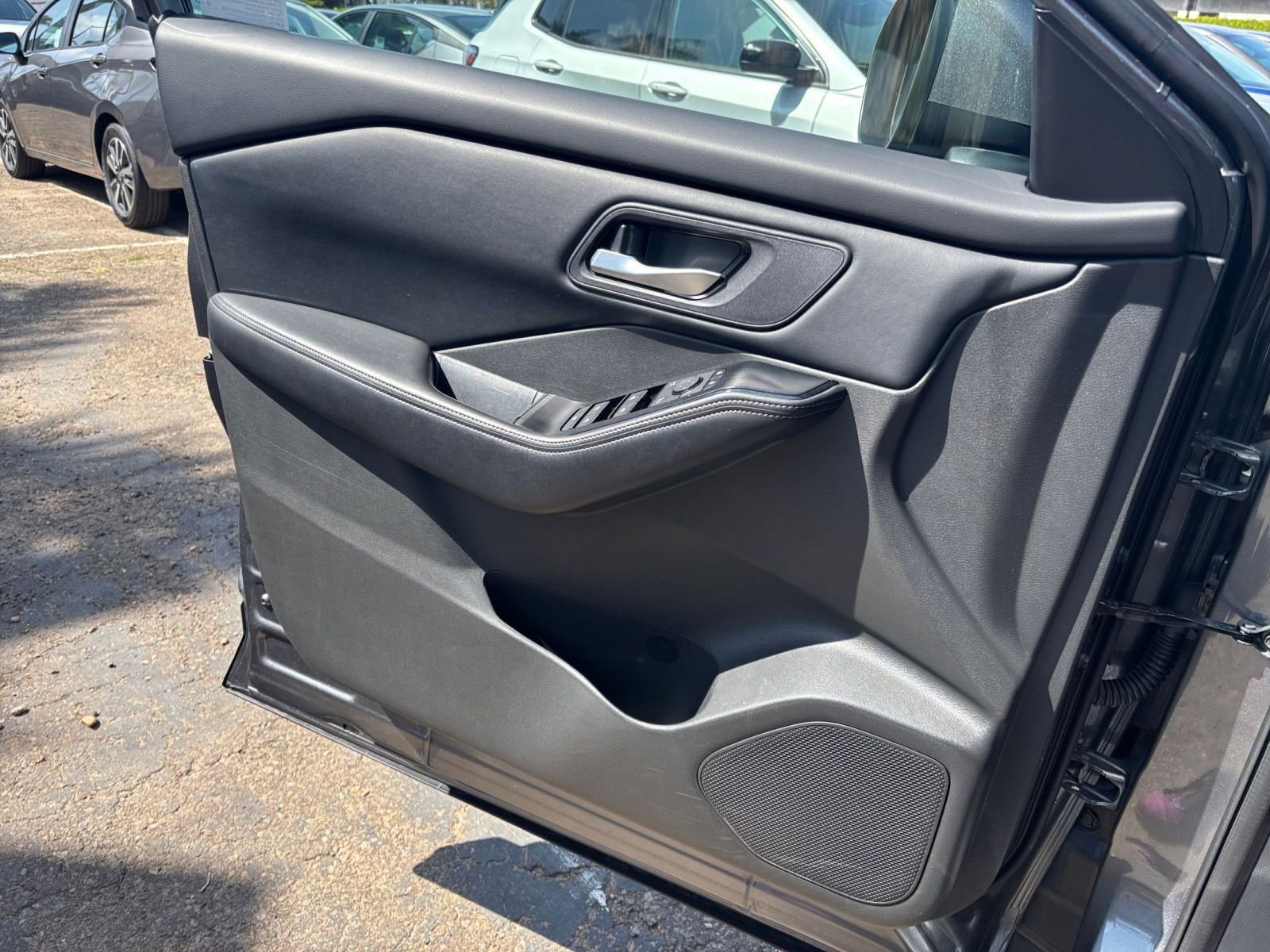Used 2025 Nissan Rogue SV FWD image 18