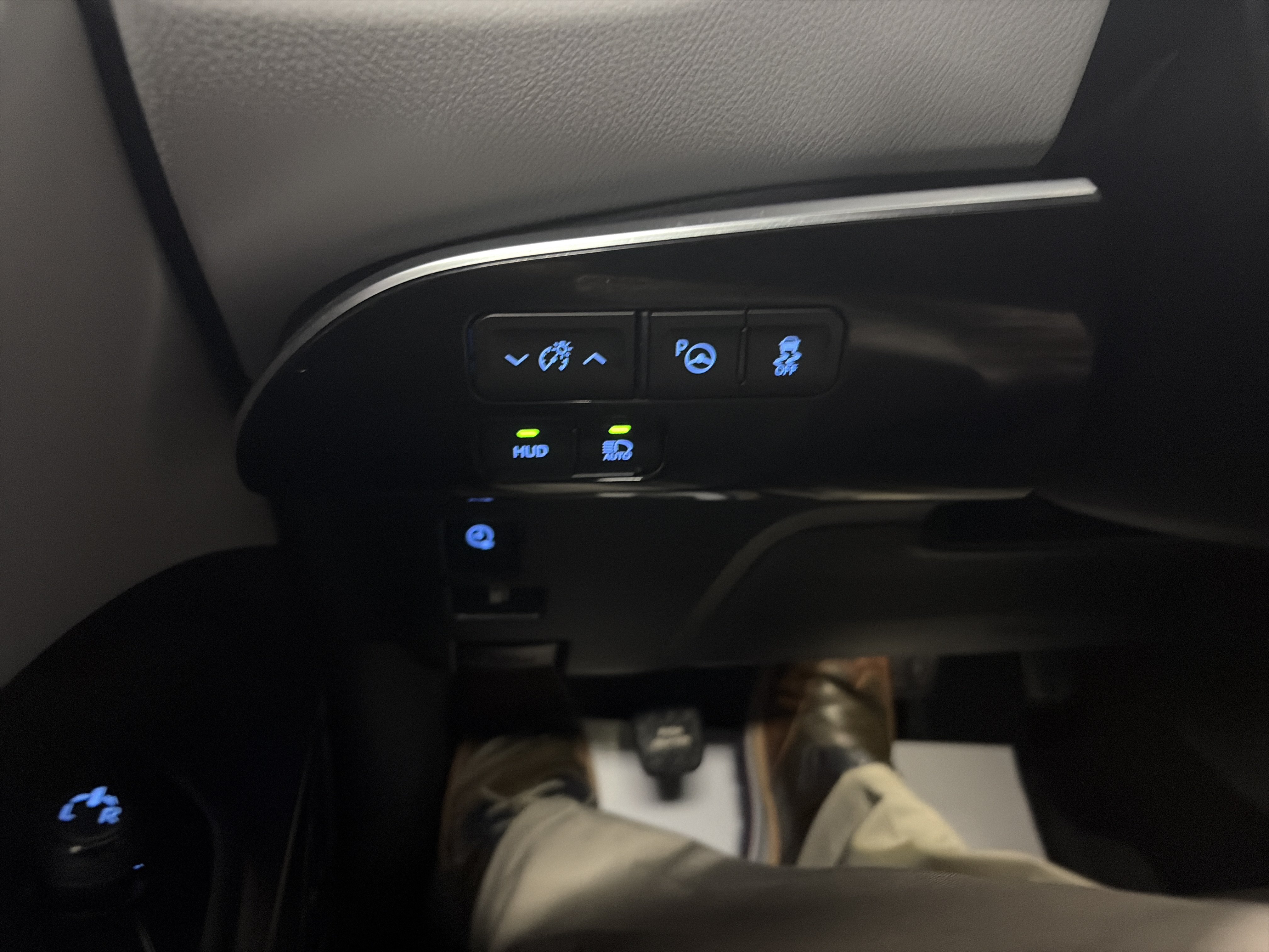 Used 2022 Toyota Prius Prime Limited FWD image 16