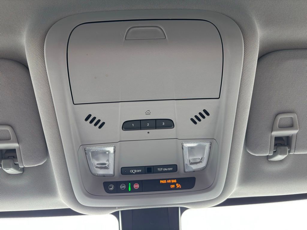 Used 2022 GMC Terrain SLT w/ Elevation Edition image 16