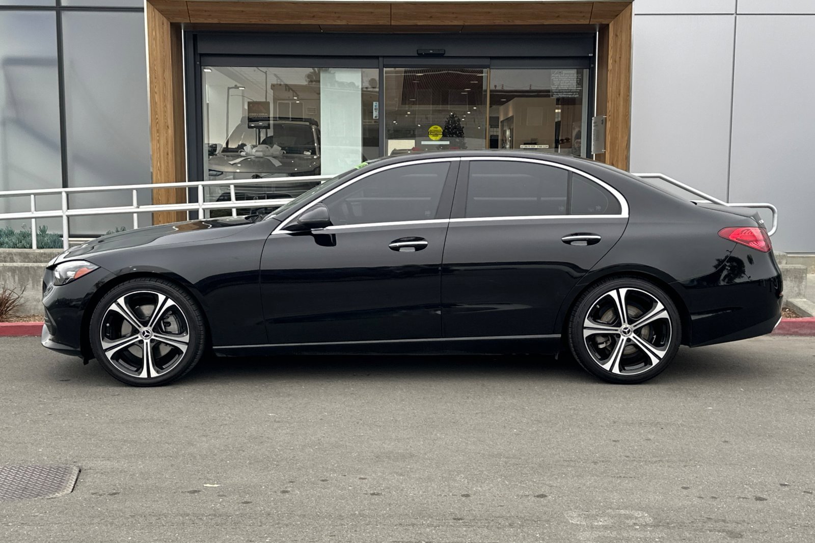 Used 2022 Mercedes-Benz C 300 Sedan image 5