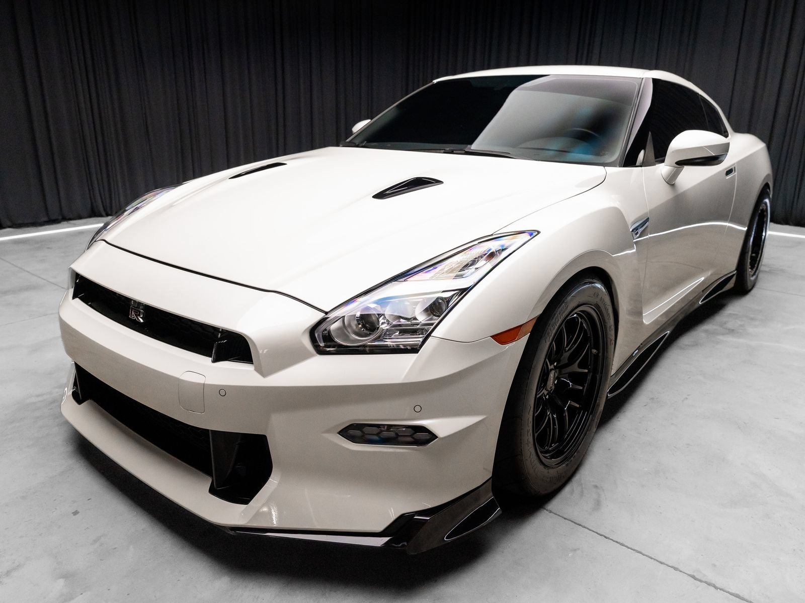 Used 2024 Nissan GT-R Premium w/ Premium Interior Package AWD/4WD image 15