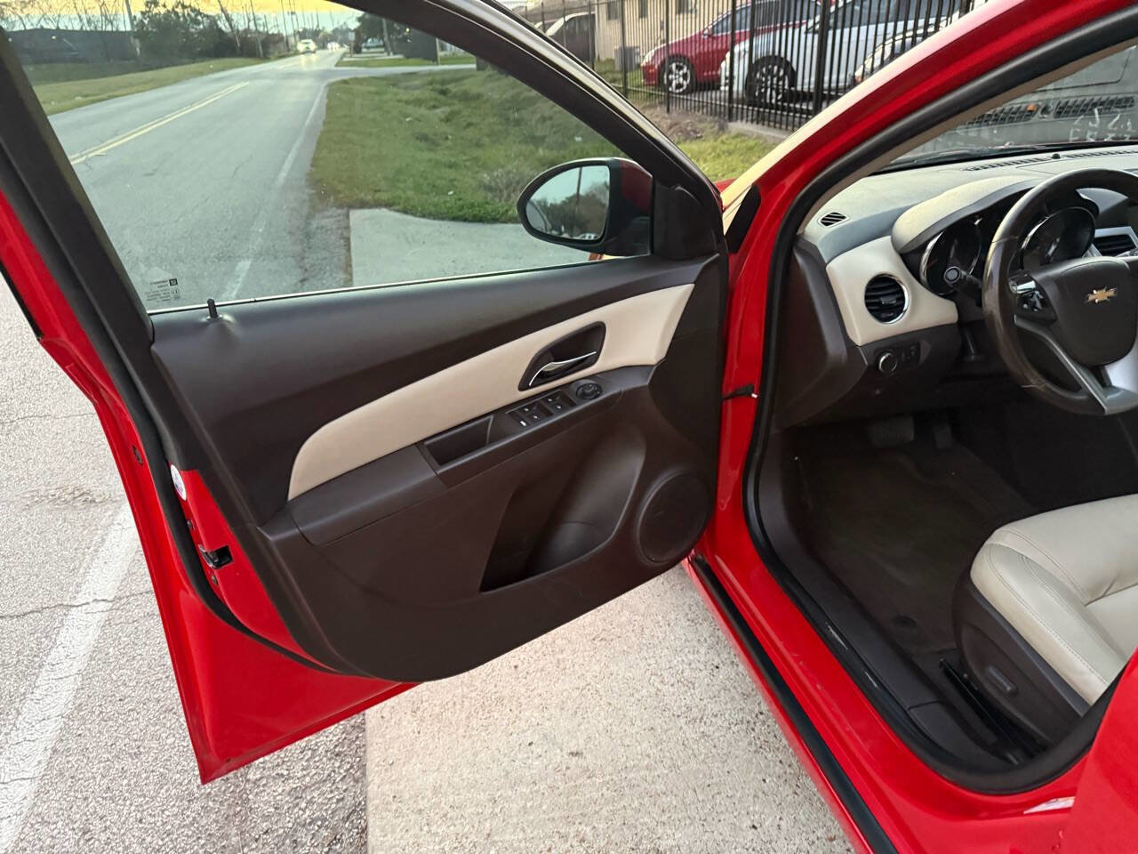 Used 2014 Chevrolet Cruze Diesel image 11