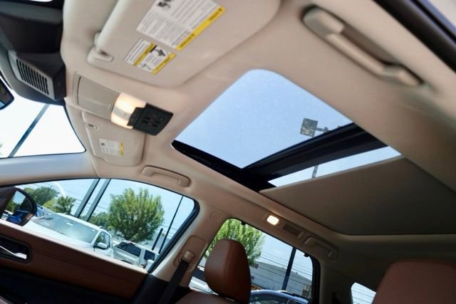 Used 2023 Nissan Pathfinder Platinum image 3