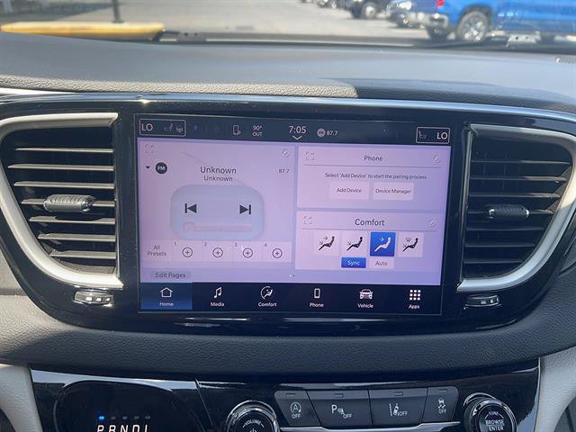 Used 2024 Chrysler Pacifica Touring-L FWD image 24