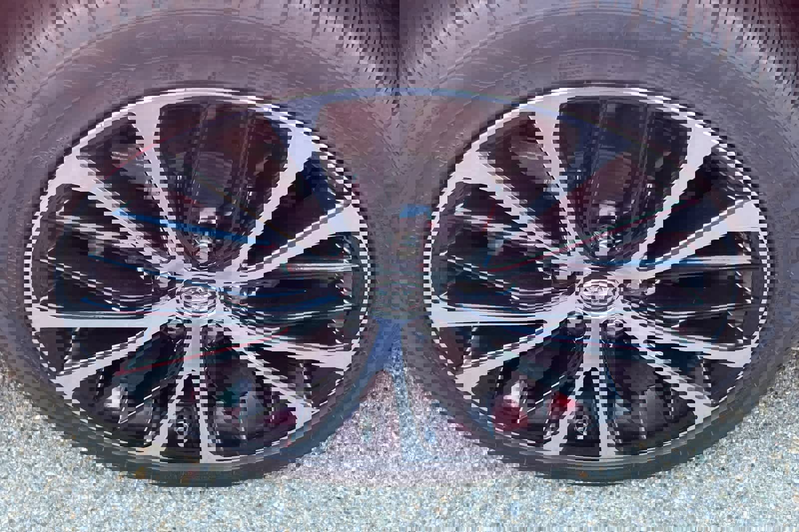 Used 2019 Toyota Camry SE w/ Sunroof Package image 10