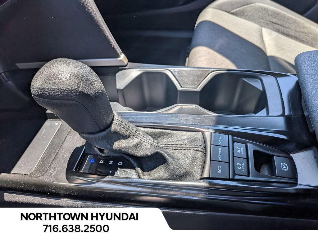 Used 2025 Toyota Camry LE AWD/4WD image 14