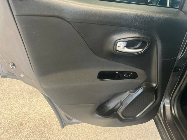 Used 2020 Jeep Renegade Sport w/ Sport Appearance Group AWD/4WD image 28