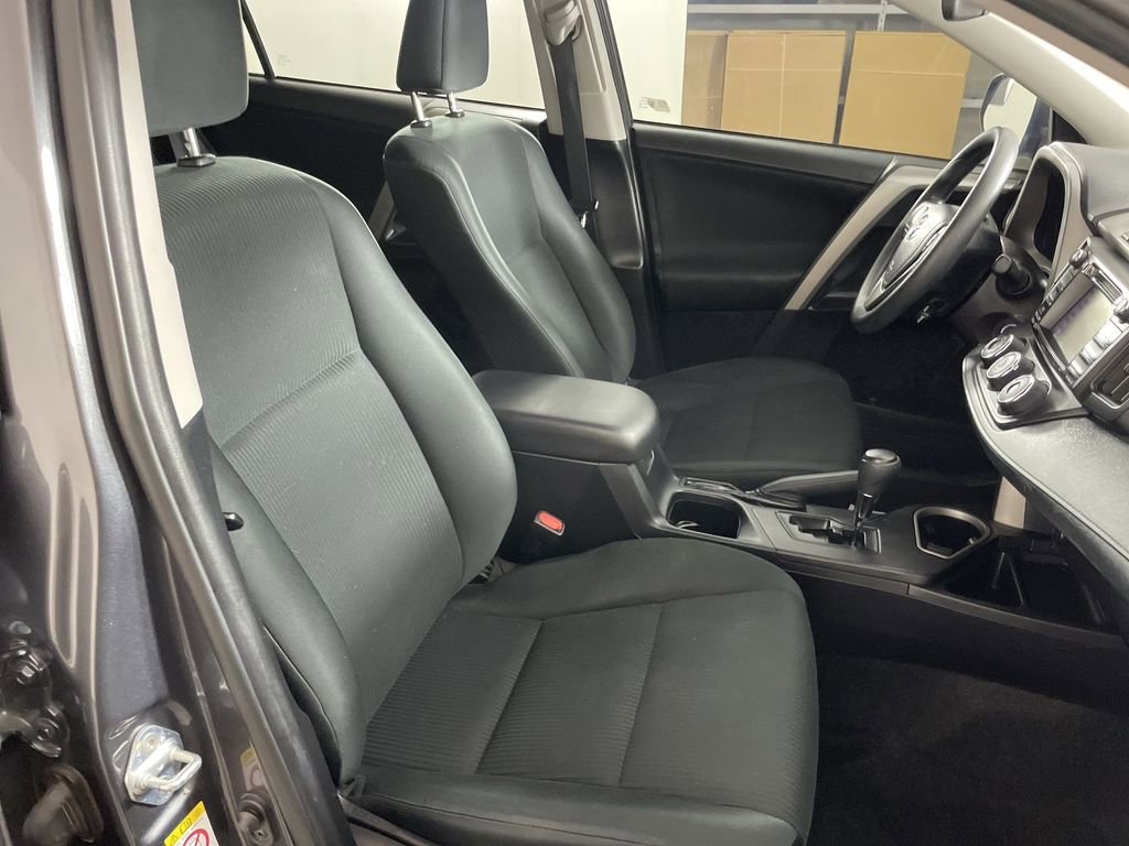 Used 2018 Toyota RAV4 LE w/ Carpet Mat Package image 25