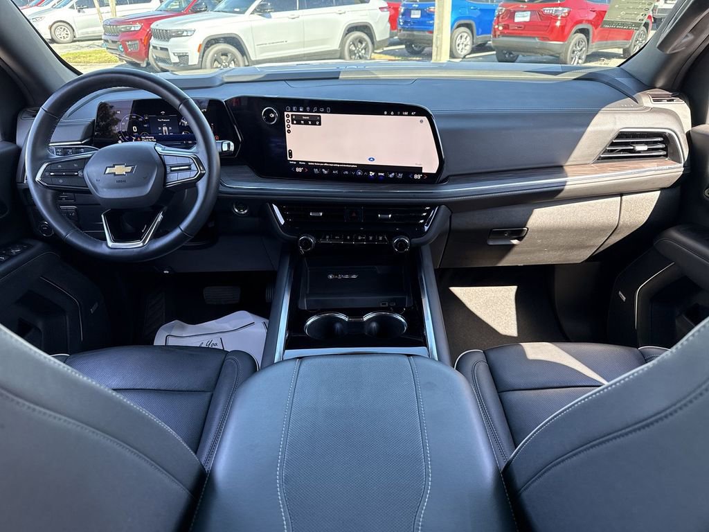 Used 2025 Chevrolet Suburban Premier image 25