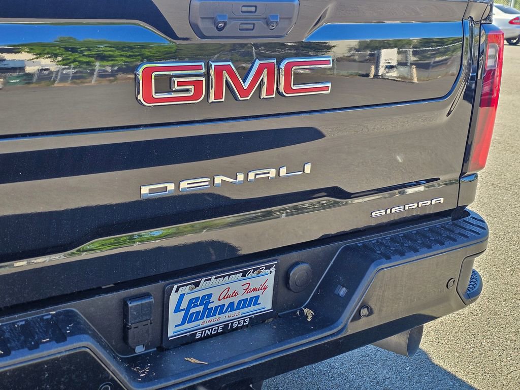 Used 2025 GMC Sierra 3500 Denali w/ Denali Reserve Package AWD/4WD image 27