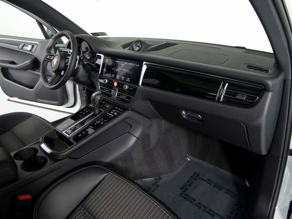 New 2026 Porsche Macan Turbo image 30
