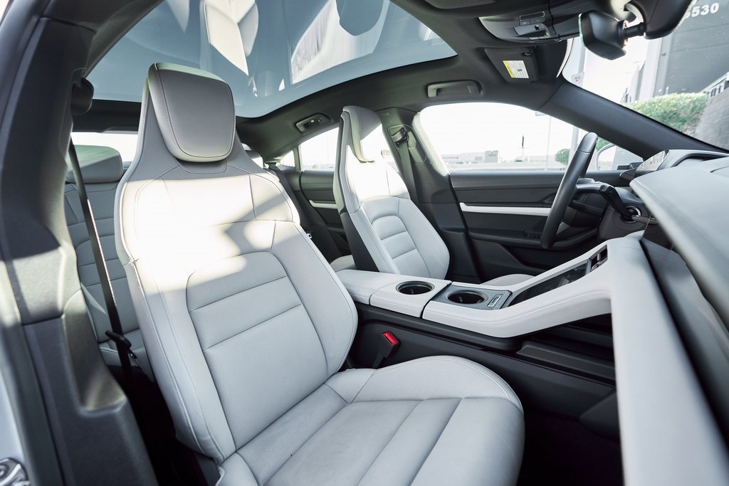 Used 2023 Porsche Taycan 4S w/ Premium Package image 40