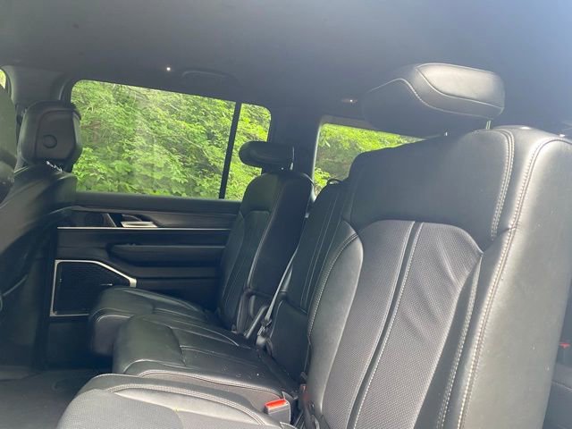Used 2024 Jeep Wagoneer Series II w/ Flexible Seating Group RWD image 13