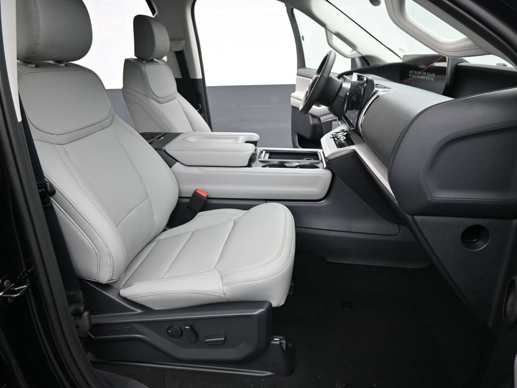 New 2026 Ford Expedition Active RWD image 11