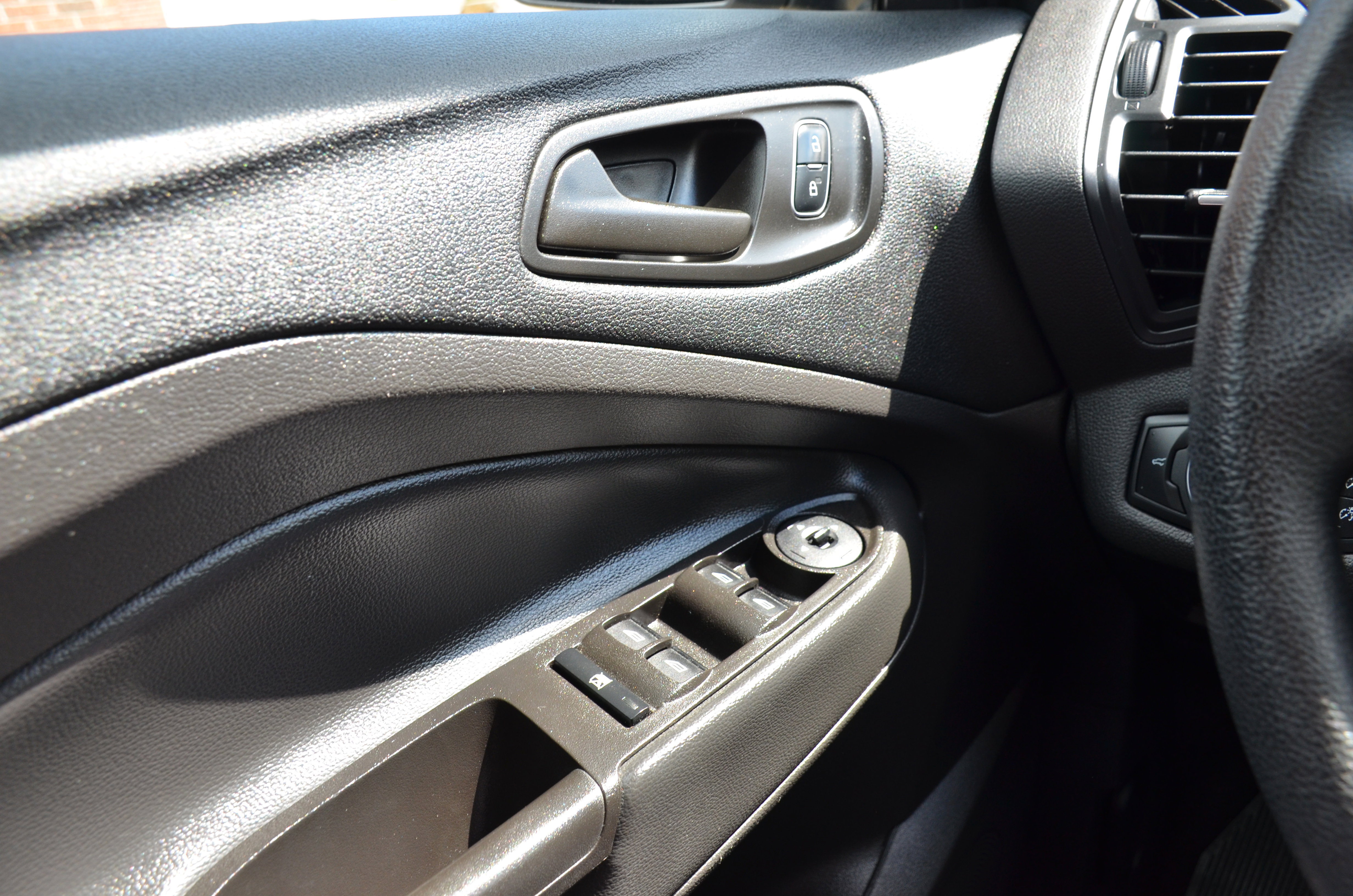 Used 2018 Ford Escape S image 9