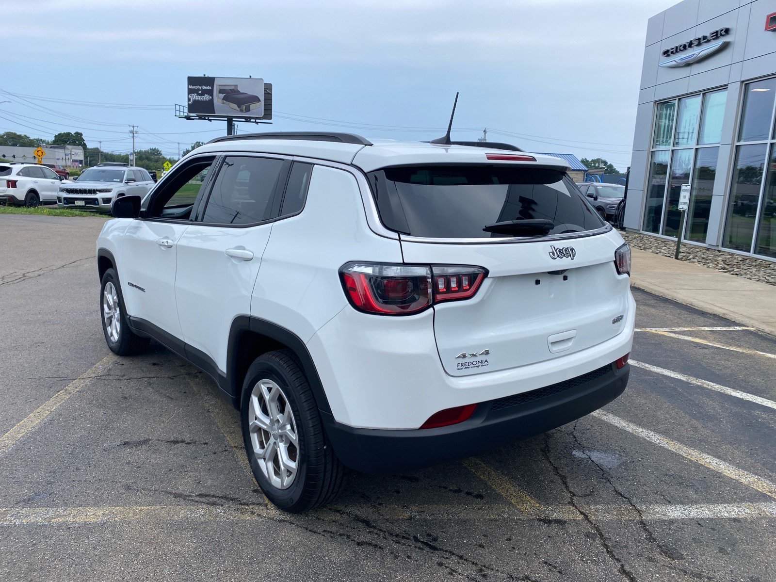 Used 2024 Jeep Compass Latitude AWD/4WD image 3