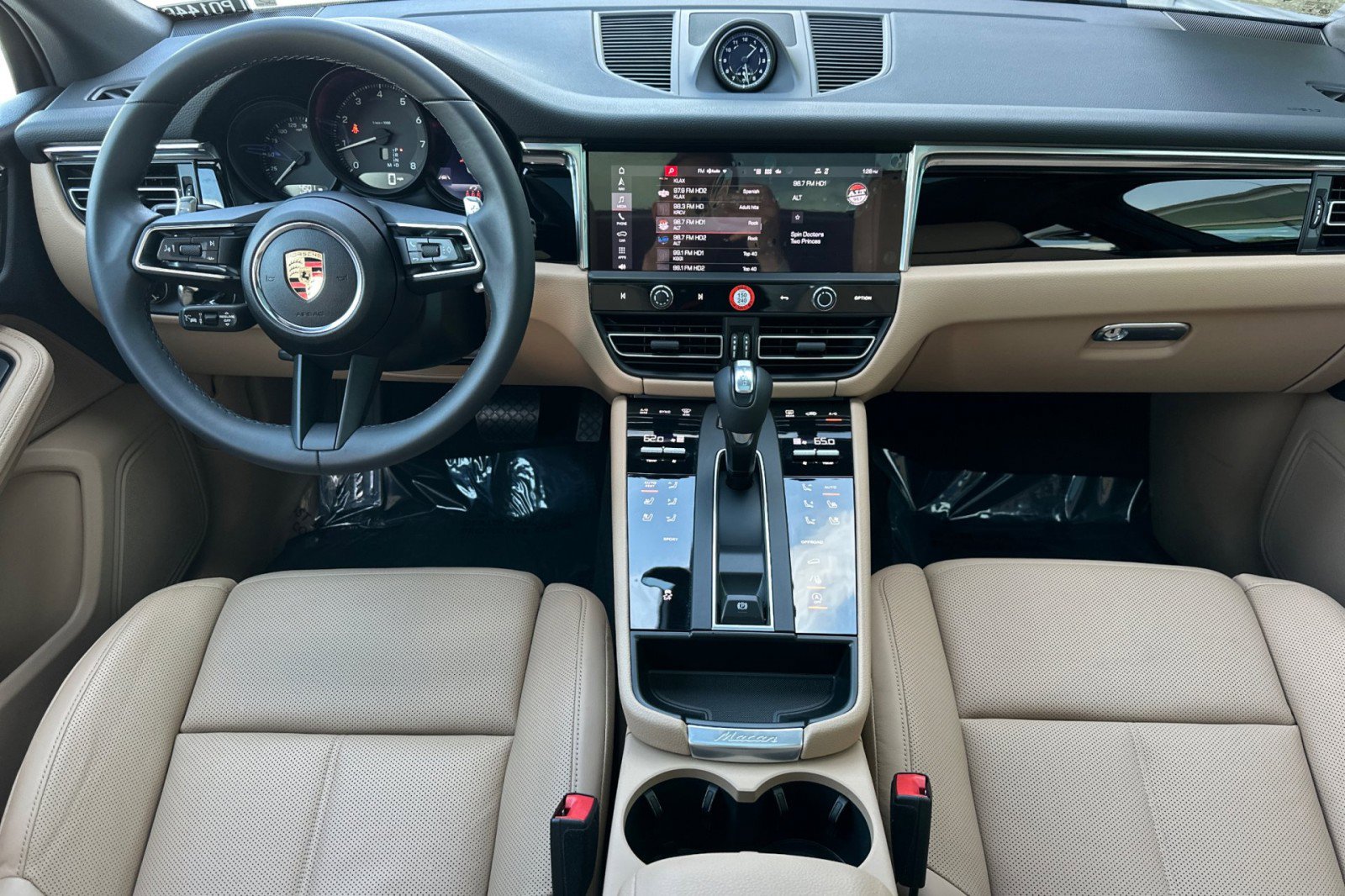 Used 2025 Porsche Macan image 6