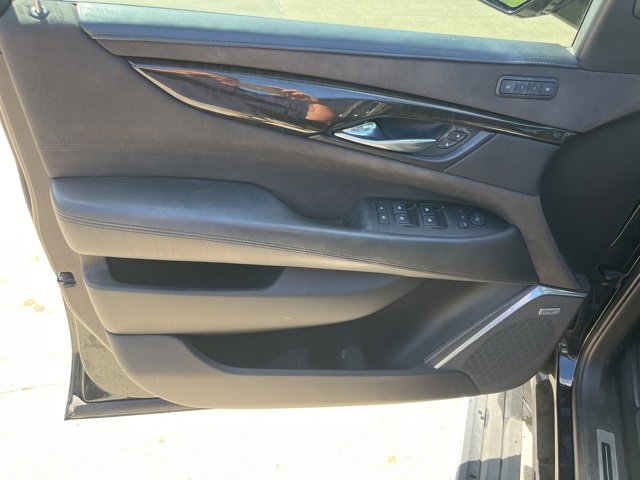 Used 2020 Cadillac Escalade Platinum image 11