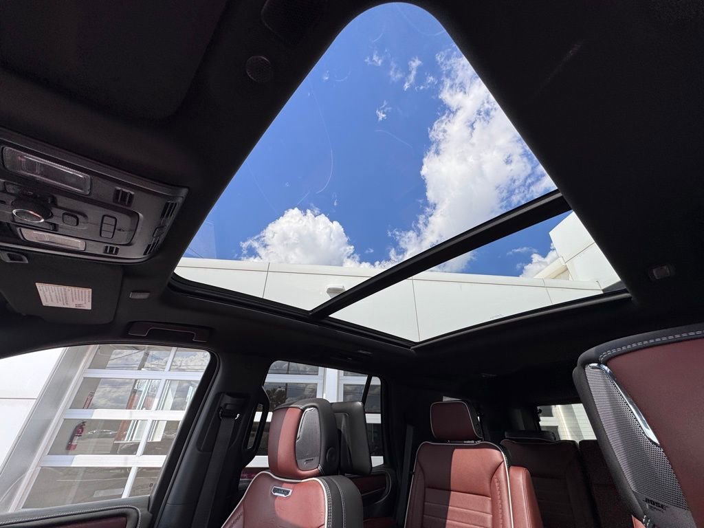 Used 2024 GMC Yukon Denali Ultimate image 25