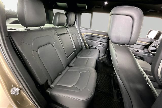 Used 2025 Land Rover Defender 110 X-Dynamic SE AWD/4WD image 23