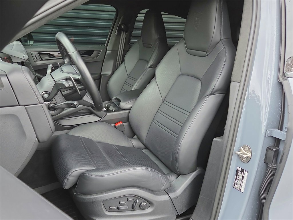 Used 2024 Porsche Cayenne Turbo GT image 5
