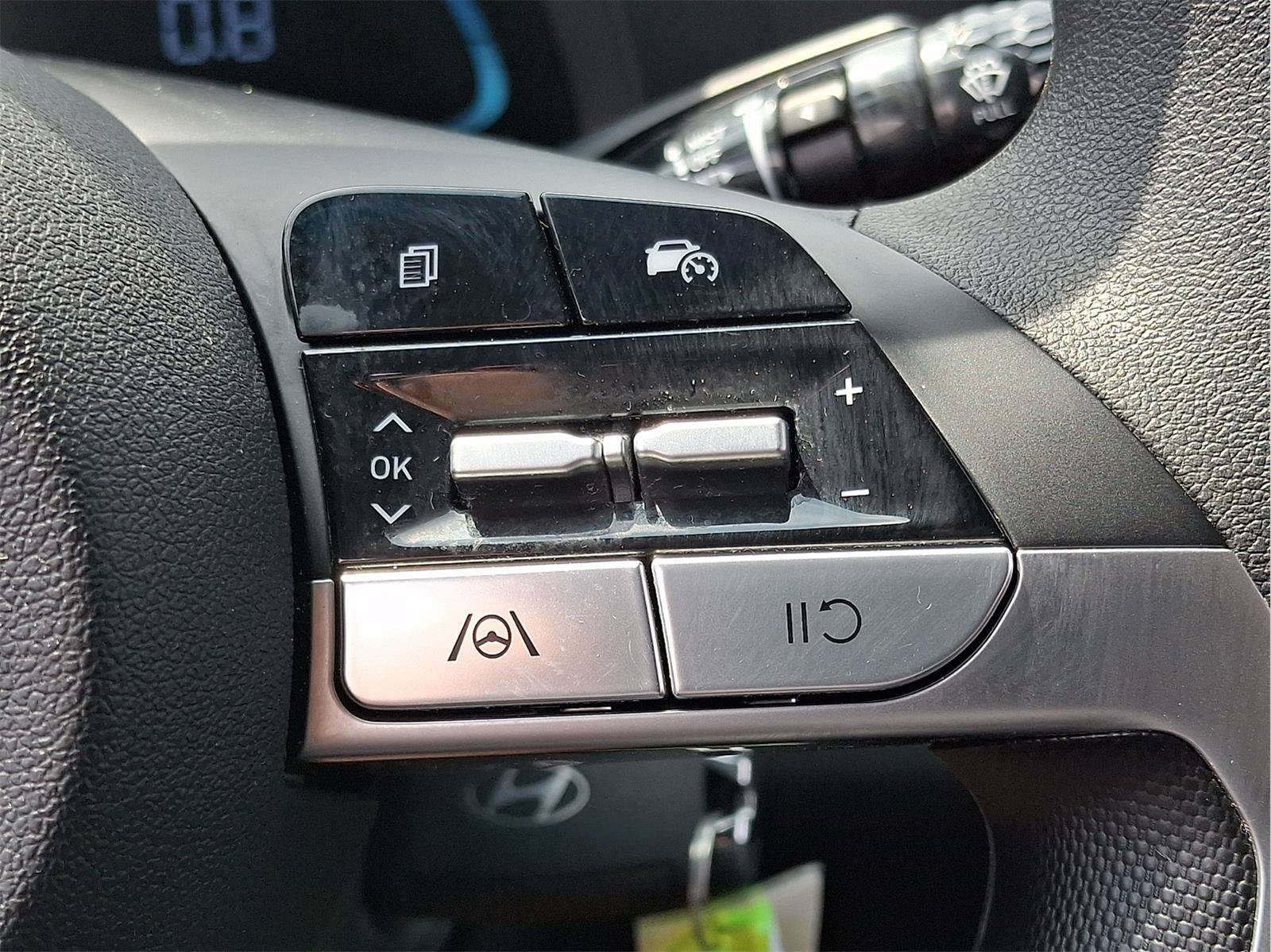 Certified 2024 Hyundai Elantra SE FWD image 19