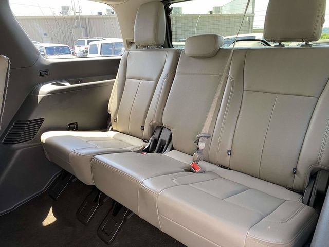 Used 2020 Ford Expedition XLT w/ Equipment Group 202A AWD/4WD image 17