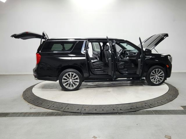 Used 2021 GMC Yukon XL Denali w/ Denali Premium Package image 16