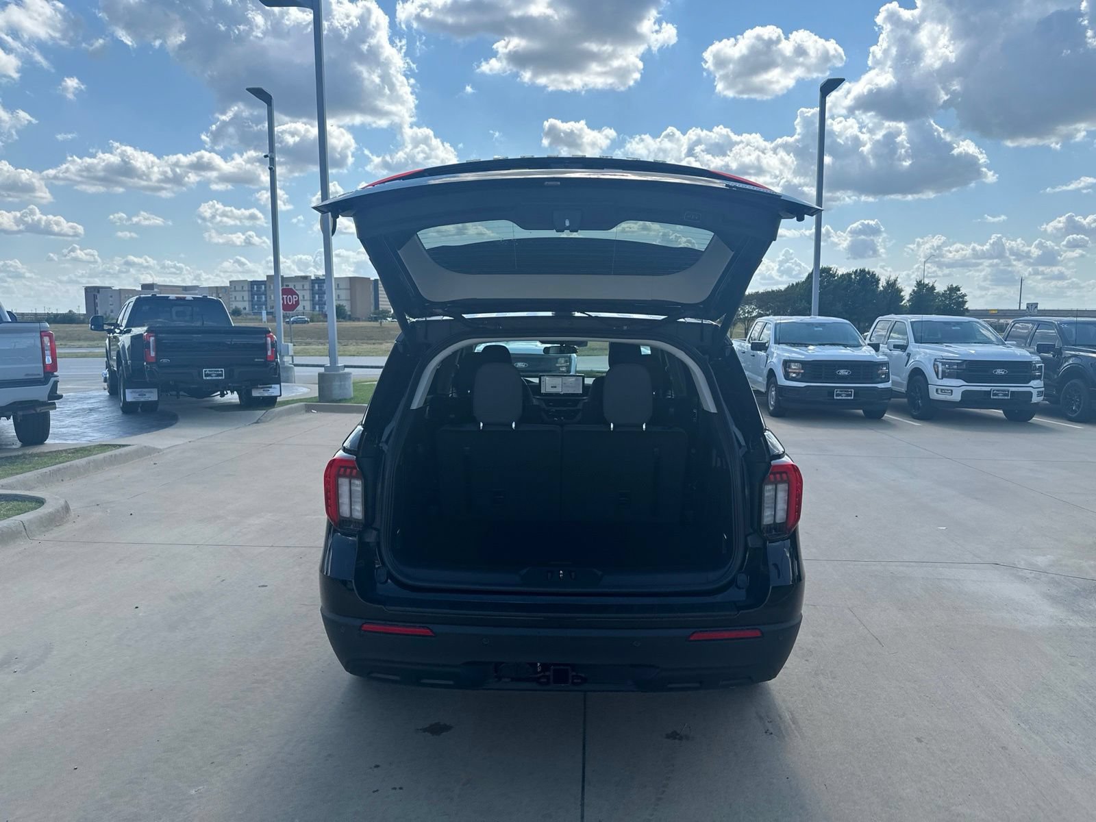 New 2026 Ford Explorer Active RWD image 5