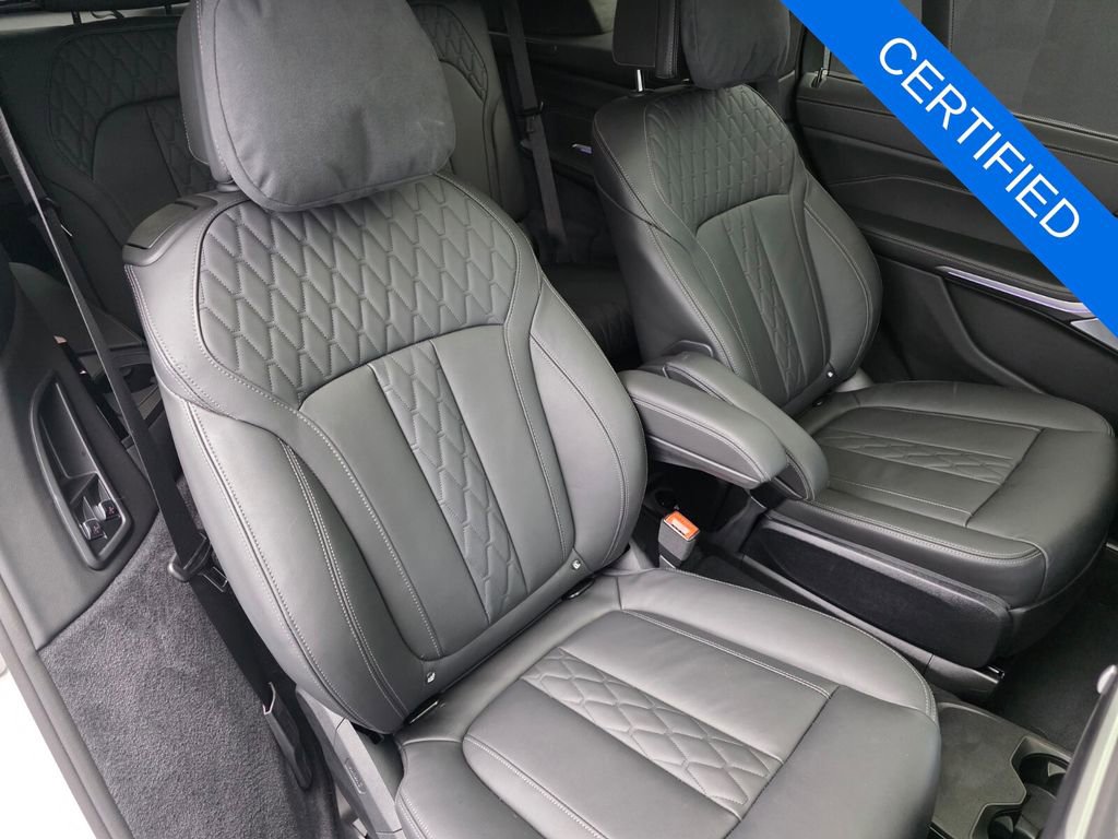 Certified 2025 BMW X7 M60i AWD/4WD image 27