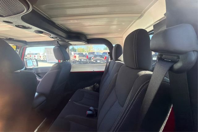 Used 2015 Jeep Wrangler Sahara w/ Connectivity Group AWD/4WD image 10