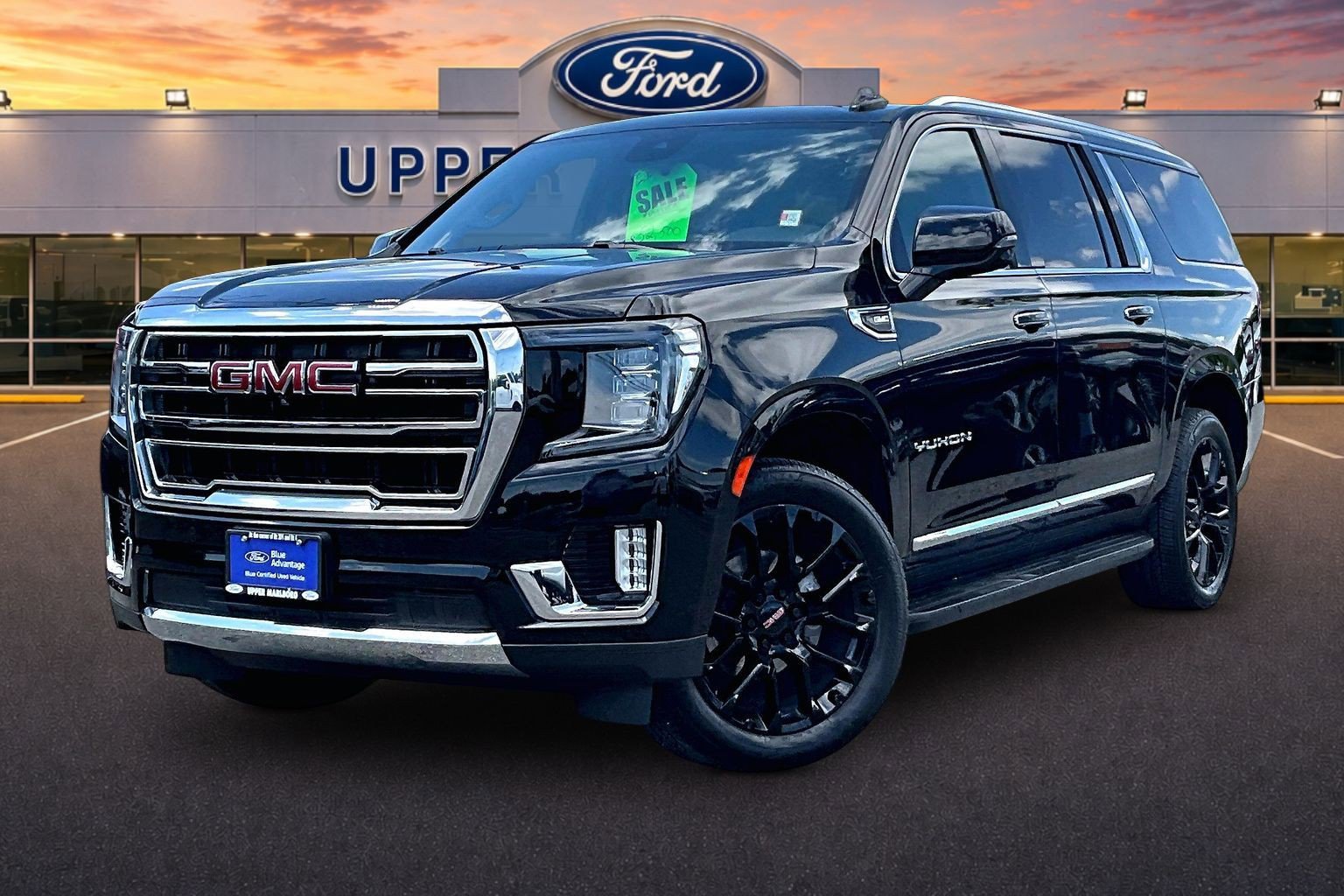 Used 2023 GMC Yukon XL SLT w/ SLT Premium Package AWD/4WD image 12
