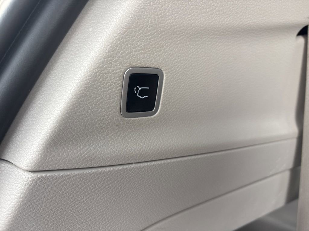 Used 2024 Chrysler Pacifica Limited FWD image 23