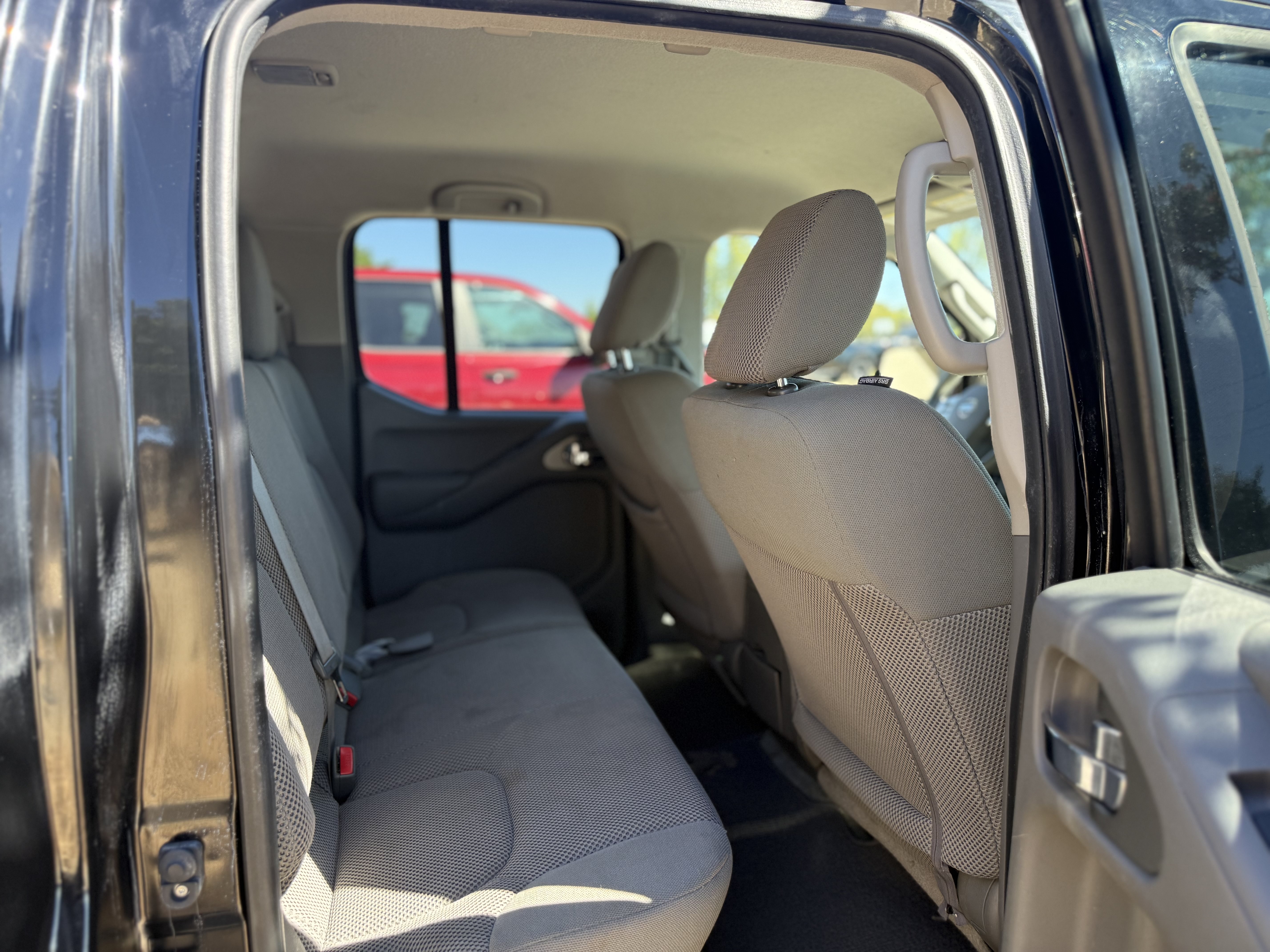 Used 2015 Nissan Frontier SV w/ SV Value Truck Package AWD/4WD image 15